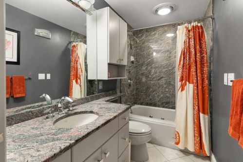 21 Cross Hl Rd, Newton MA 02459-3119 exterior