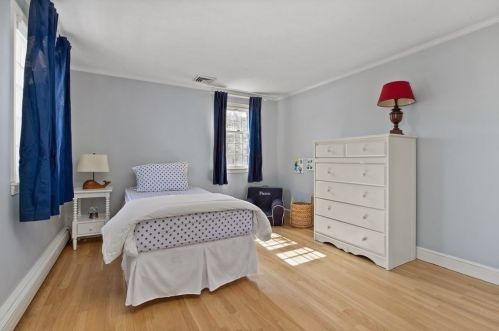 2 Golfview Dr, Hingham MA 02043-2633 exterior