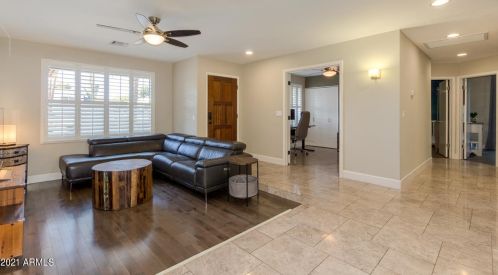 725 Country Gables Dr, Phoenix AZ 85053-4528 exterior