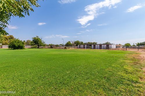 4210 Country Gables Dr, Phoenix AZ 85053-4528 exterior