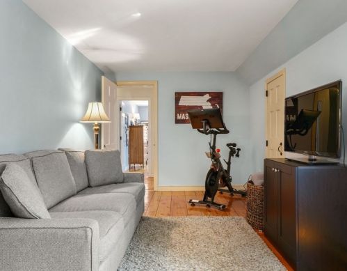 4 High St, Southborough MA 01772-1423 exterior