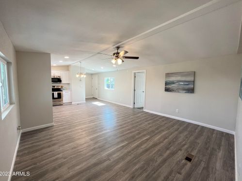 5 Bluefield Ave, Phoenix, AZ 85022-1022