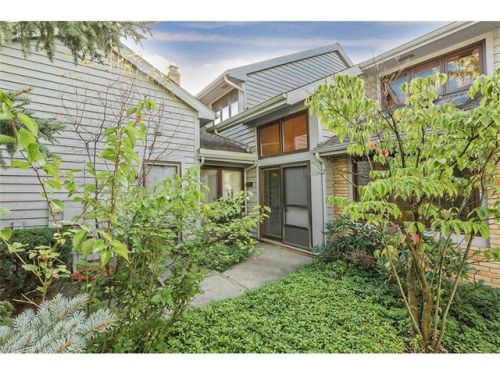 18 Kenwood Ct, Cleveland, OH 44122-7501