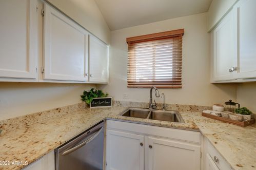 1112 Belmont Ave, Phoenix AZ 85051-6763 exterior