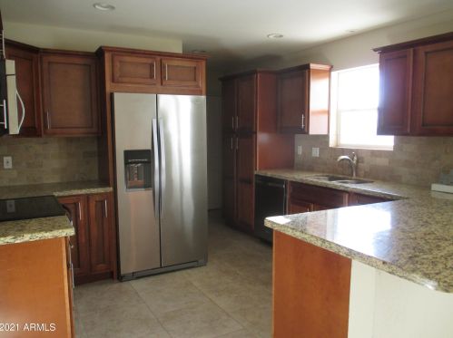 10032 42nd Dr, Phoenix, AZ 85051-1019