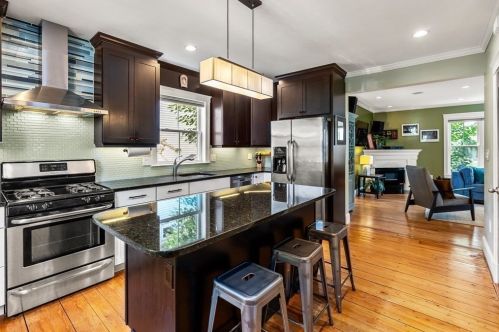 15 Edinboro Ter, Newton, MA 02460-1303