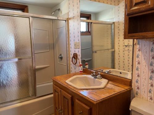 279 Earle St, New Bedford MA 02746-1813 exterior