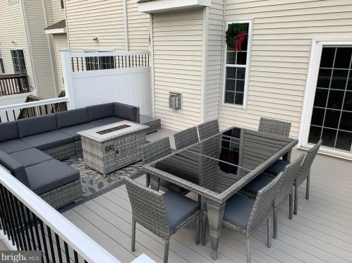 1057 Buckingham Dr, West Deptford NJ 08086-3811 exterior