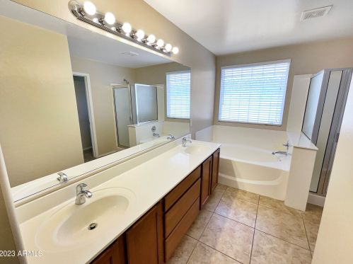 5730 27 Dr, Phoenix AZ 85045-4200 exterior