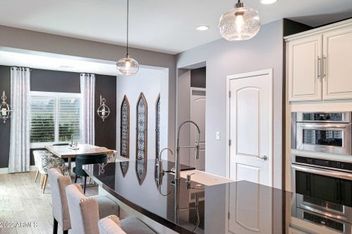 1665 Blaylock Dr, Phoenix AZ 85085-6324 exterior