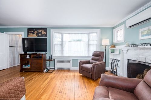 27 Fairfield St, Dedham MA 02026-1405 exterior