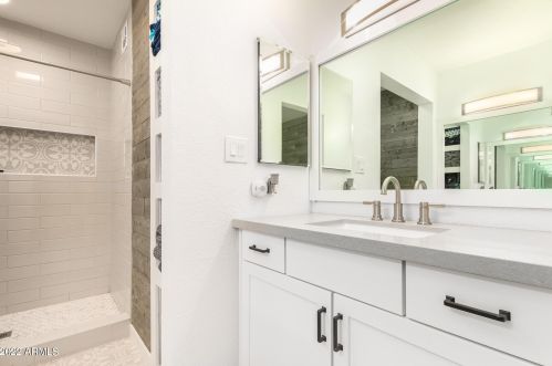 4927 43rd St, Phoenix AZ 85050-3358 exterior