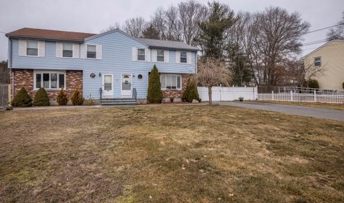 215 Indian Meadow Dr, Taunton MA  02780-2898 exterior