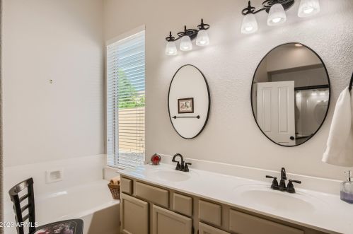 14842 42 Way, Phoenix AZ 85042-5211 exterior