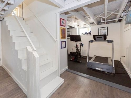 24 Walnut Pl, Newton MA 02460-1819 exterior