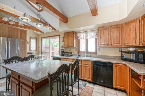 431 Meadowcroft Rd, West Deptford NJ 08096-4007 exterior