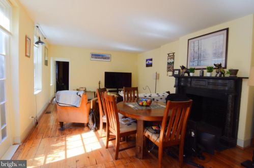 240 3rd St, Philadelphia, PA 19106-1113