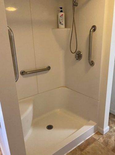 8 Berwick St, Worcester MA 01602-1405 exterior