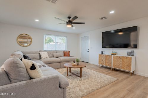 3320 Claire Dr, Phoenix AZ 85032-4933 exterior