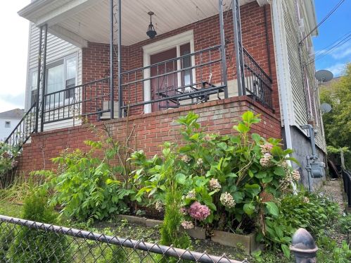 249 Griffin St, Fall River MA 02724-2735 exterior