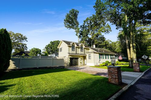 900 Roseld Ave, Tinton Falls NJ  07712-4154 exterior