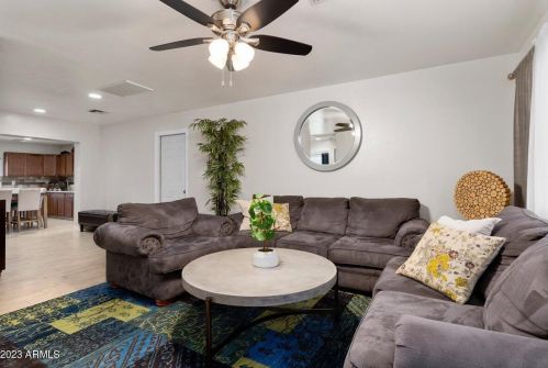 9604 15 Pl, Phoenix AZ 85024-3649 exterior