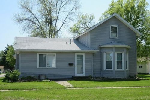 807 Bishop Ave, Laporte City, IA 50651-1555