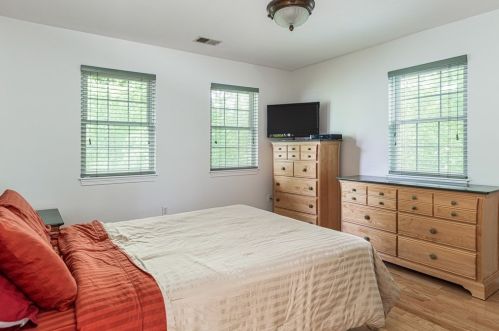 41 Wildwood Dr, Southborough MA 01772-1990 exterior