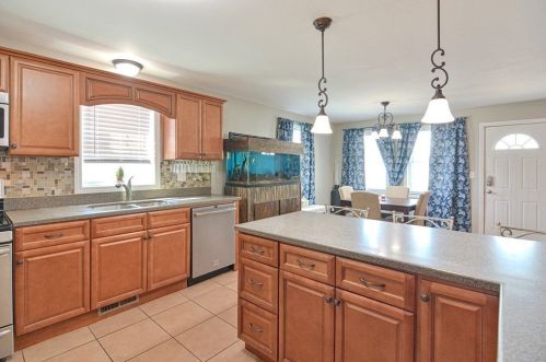 42 Raymond St, Fall River MA 02723-2823 exterior