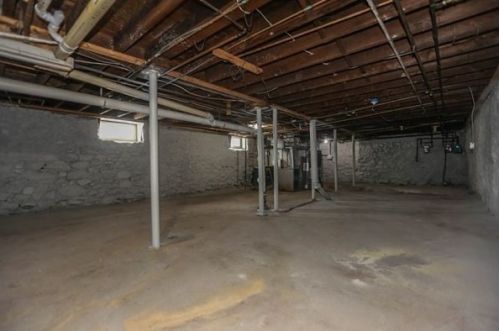 69 Lexington St, Lawrence MA 01841-2525 exterior