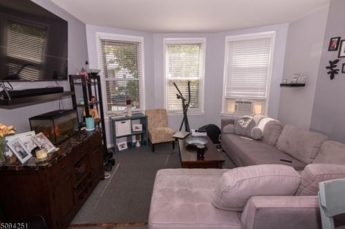 21 Devon St, Kearny, NJ 07032-2319