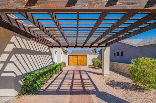 1724 Clarendon Ave, Phoenix AZ 85033-4121 exterior