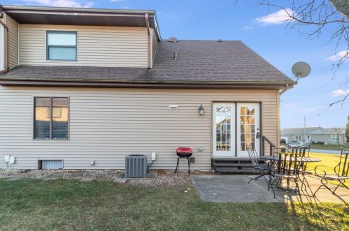 1810 Raintree Ct, Sycamore IL  60178-2733 exterior