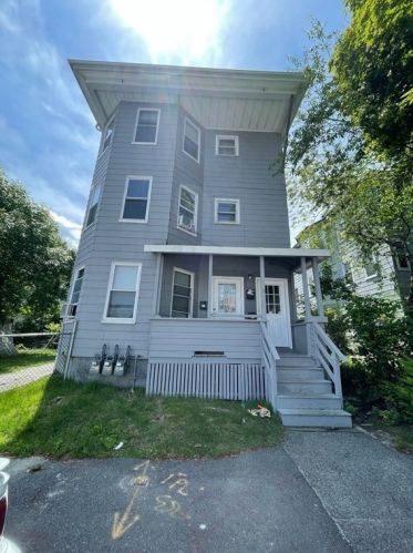 30 St, Worcester MA 01604-4413 exterior