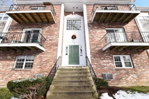 19 Chapel Hill Dr, Plymouth MA  02360-6046 exterior