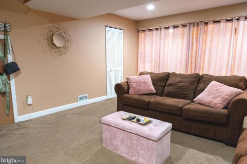 128 Mt Vernon Ct, West Deptford NJ 08096-6895 exterior