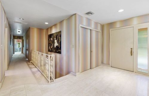 32 Brookshire Rd, Worcester MA 01609-1252 exterior