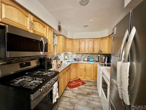 36 Laurel St, Carteret NJ  07008-2446 exterior