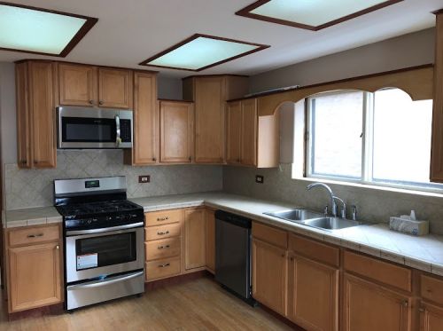 2416 Grove Ave, Forest View, IL 60402-2524