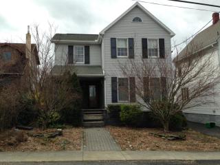 420 Throop St, Scranton, PA 18512-2058