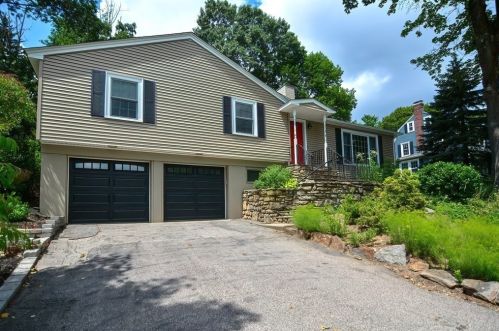 11 Hazelwood Rd, Worcester, MA 01609-1550