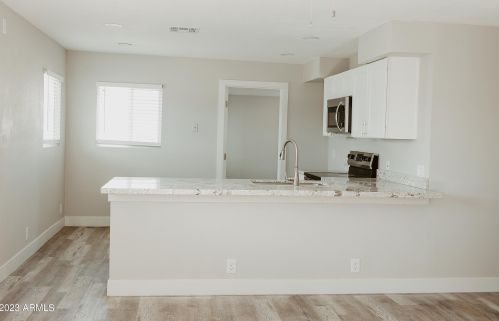 2221 27th St, Phoenix AZ 85008-4924 exterior