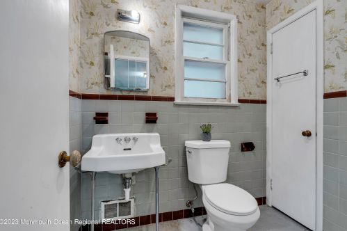 267 Rumson Rd, Little Silver NJ 07739-1657 exterior