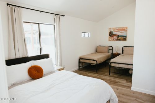 2635 Clarendon Ave, Phoenix AZ 85018-5958 exterior