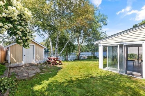 379 Main St, Groveland MA 01834-1428 exterior