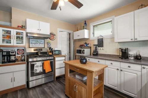 32 Warner St, Gloucester MA 01930-2841 exterior