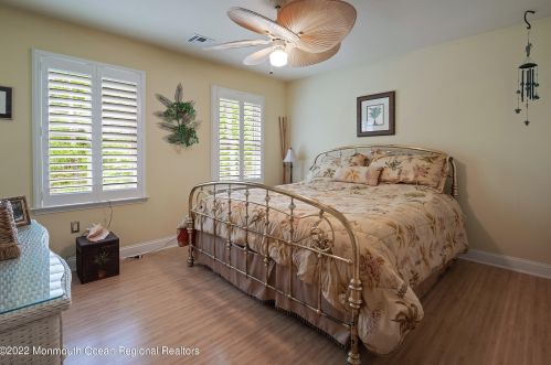 335 Veterans Hwy, Jackson Twp NJ 08527-2832 exterior