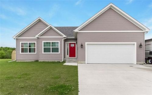 404 Clarks Ln, Mitchellville, IA