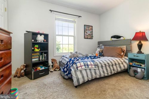 15 Sussex Dr, Carlisle PA 17013-4804 exterior