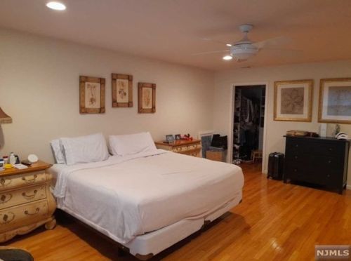 120 Stonegate Trl, Cresskill NJ 07626-2437 exterior